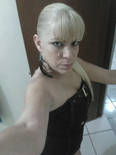 Elizabeth Suarez Photo 38