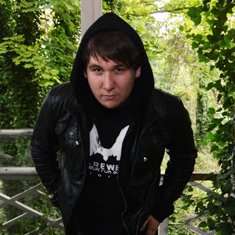 Thomas Hayden Photo 32