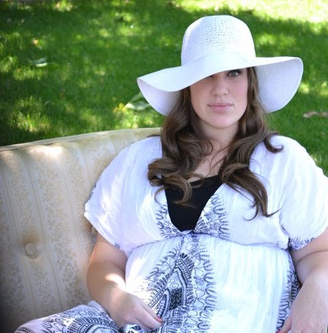 Elizabeth Hilton Photo 21