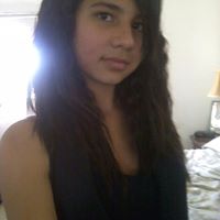 Michelle Flores Photo 17