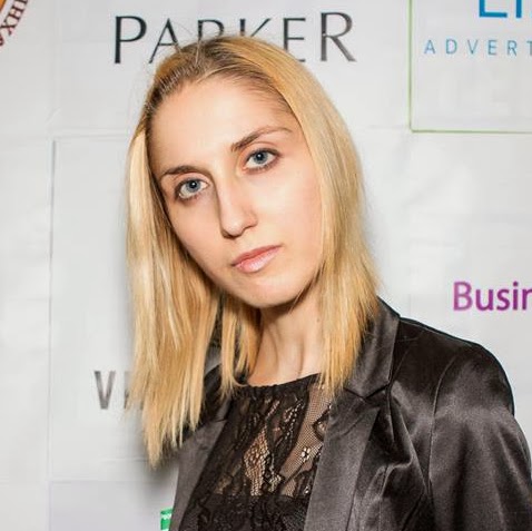 Julia Ross Photo 19
