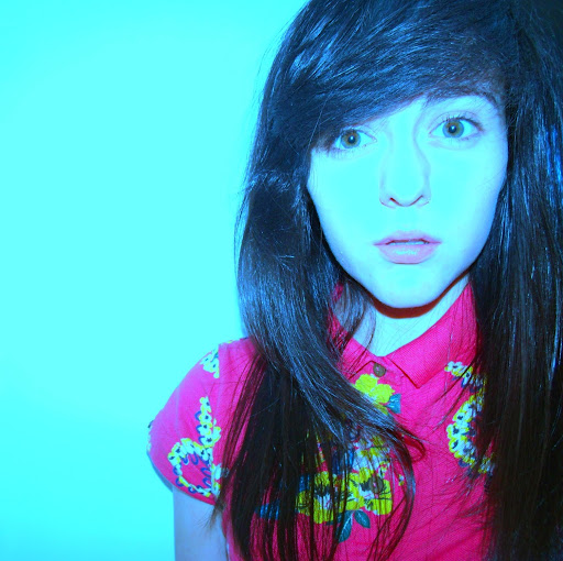 Amy Close Photo 4