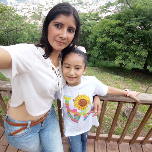 Melissa Gomez Photo 30