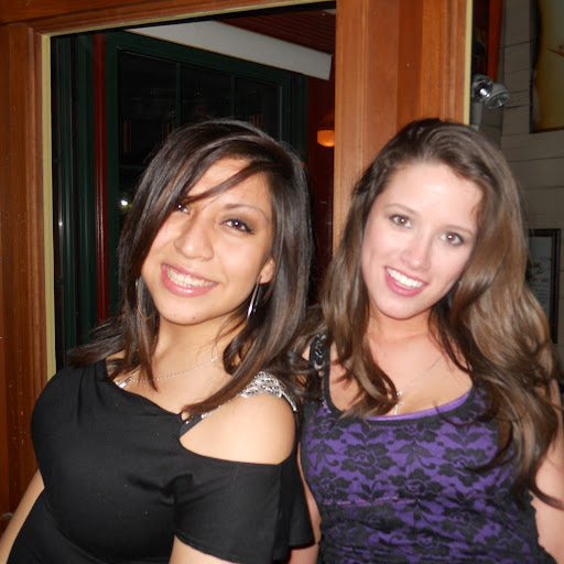 Elizabeth Reyes Photo 21