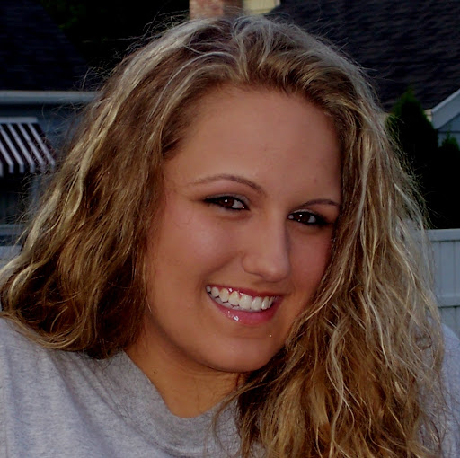 Courtney Roberts Photo 7
