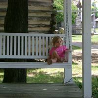 Elizabeth Bess Photo 10