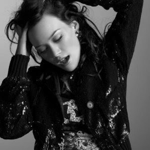 Alexandra Lyons Photo 11