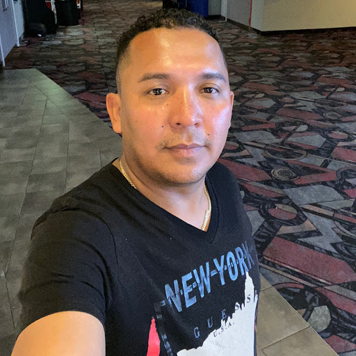 Henry Molina Photo 21