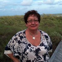 Carolyn Hilton Photo 10