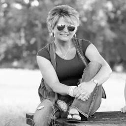 Wendy Robinson Photo 27