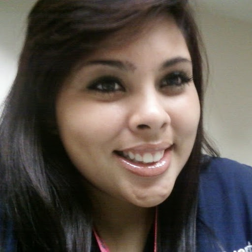 Elizabeth Morales Photo 17