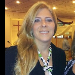 Michele Flores Photo 7