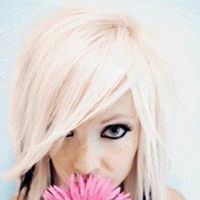 Katie Collins Photo 7