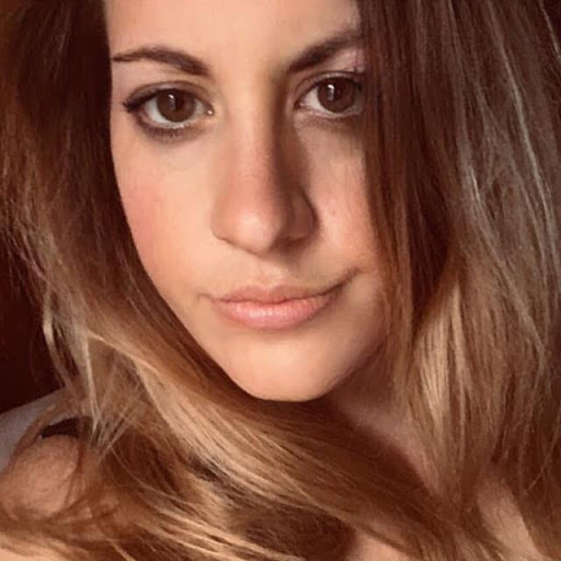 Victoria Bennett Photo 32