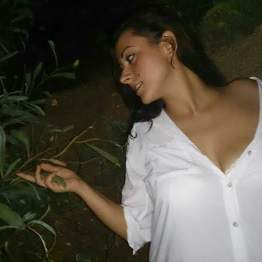 Ana Rendon Photo 35