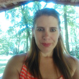 Amy Slater Photo 32
