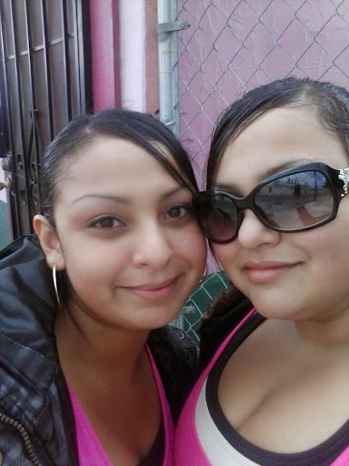 Violet Flores Photo 22