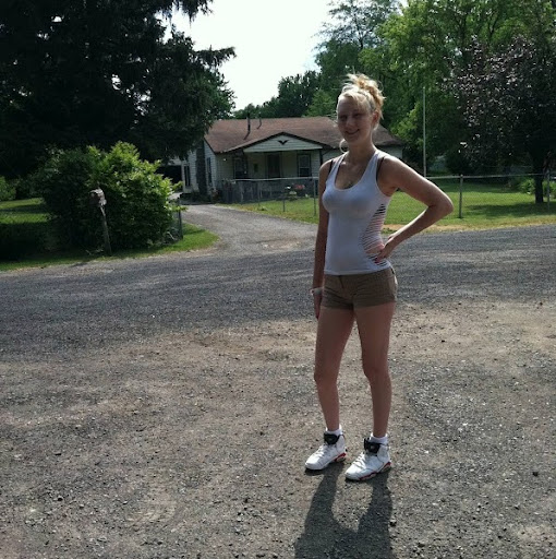 Sarah Everhart Photo 10