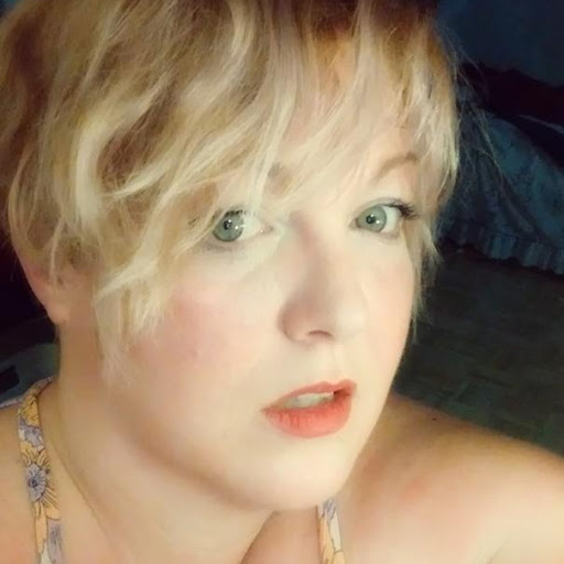 Michelle Ainsworth Photo 27