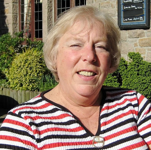 Julia Davey Photo 7