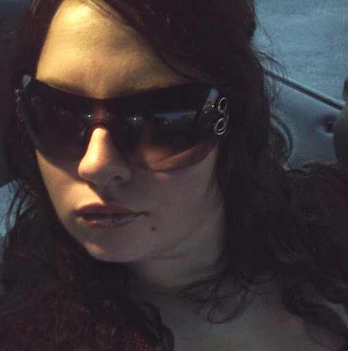 Anna Devries Photo 24