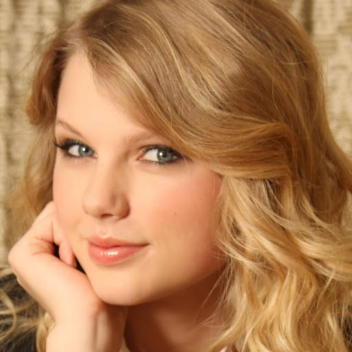 Rachel Woods Photo 43