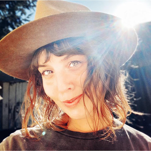 Sara Dalton Photo 38