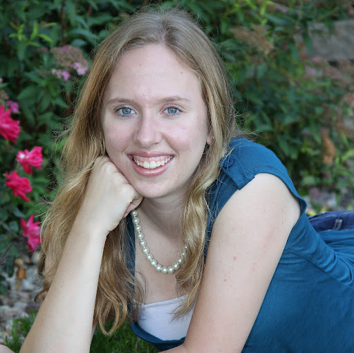 Emily Hackett Photo 29