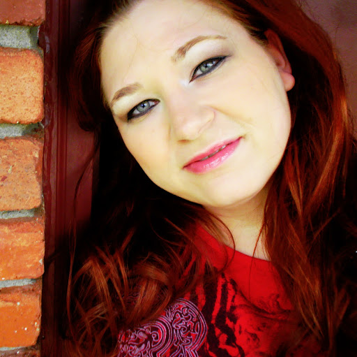 Sarah Holt Photo 49