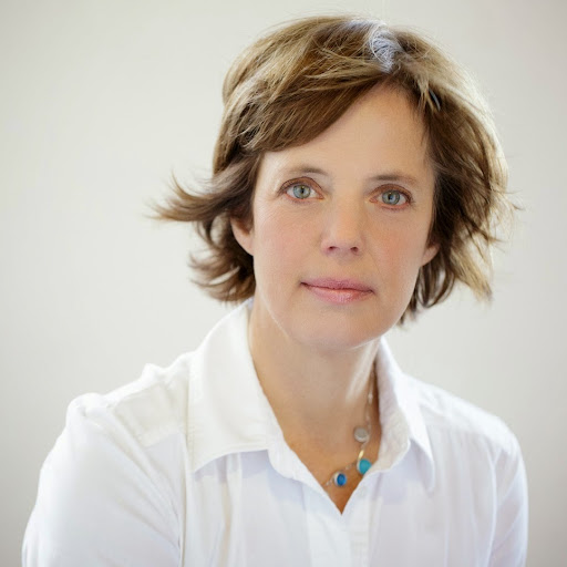 Elizabeth Stone Photo 30