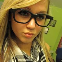Sarah Holiday Photo 7