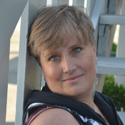 Kristen Becker Photo 24