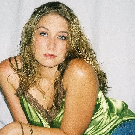 Courtney Plummer Photo 24