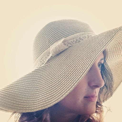 Michele Crowe Photo 35