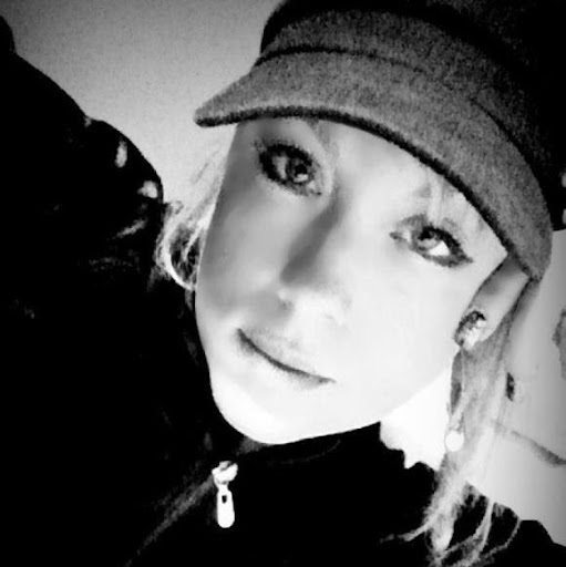 Amy Grantham Photo 17