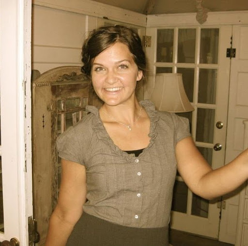 Kristen Leach Photo 36