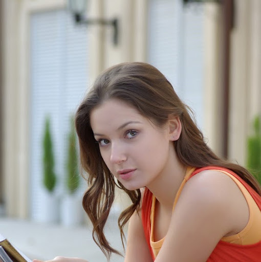 Amy Clinton Photo 24