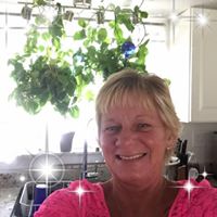 Julie Hewitt Photo 17
