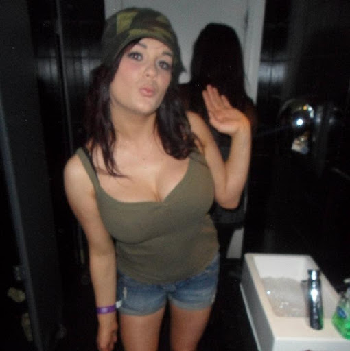 Louise Calvert Photo 23