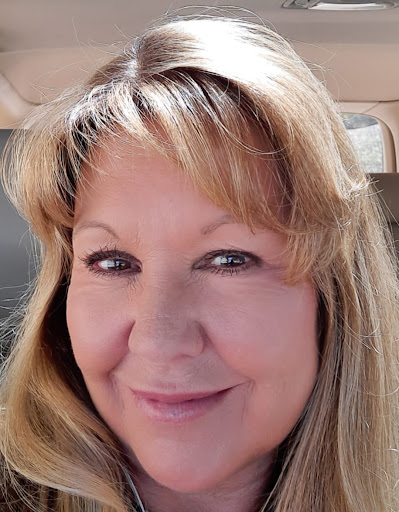 Lisa Julian Photo 9