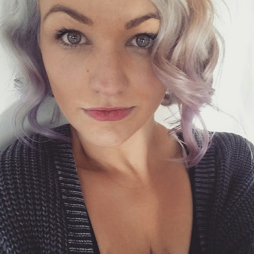 Nicole Dickson Photo 16