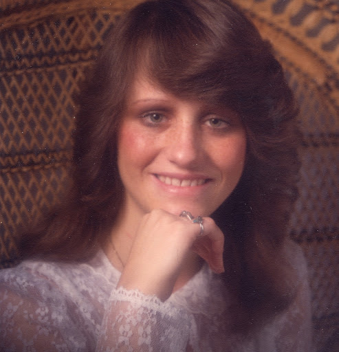Janet Jones Photo 6