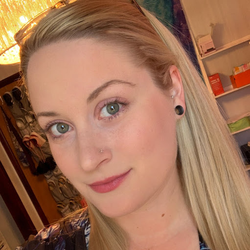 Megan Hansen Photo 35