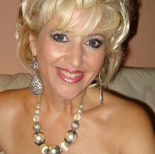 Linda Robles Photo 41