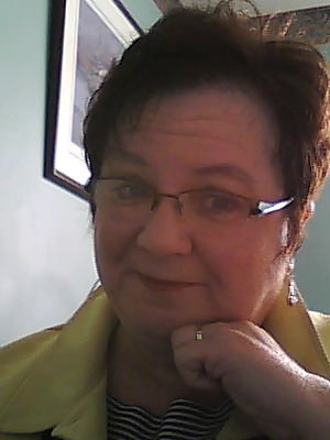 Sandra Oliver Photo 15
