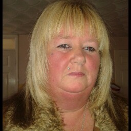 Julie Holloway Photo 44