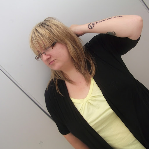 Christina Dickinson Photo 30