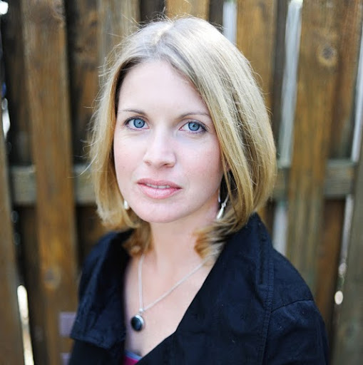 Juliet Mayers Photo 15