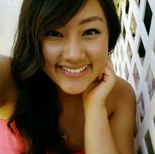 Julia Vang Photo 4
