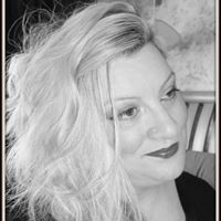 Shelly Davies Photo 33